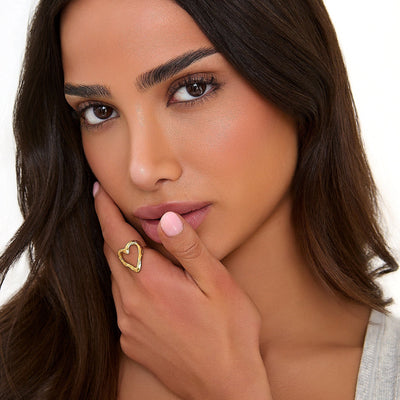 VERSTELLBARER TEXTURIERTER HERZRING - GOLD