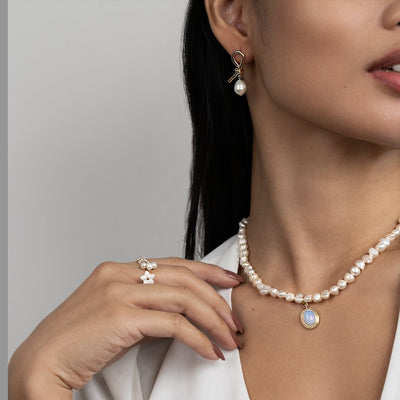 Verschlungene Gold- und Süßwasserperlen Ohrringe