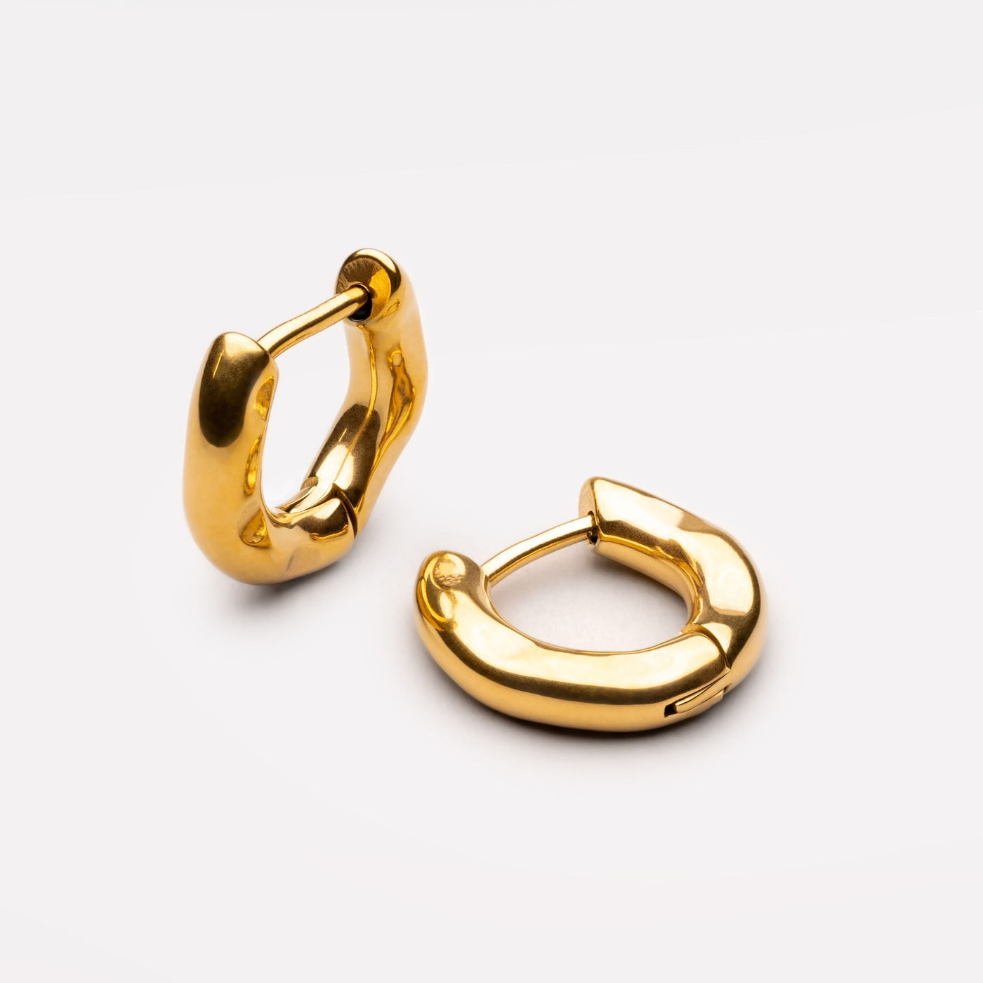 Wellenförmige Creolen