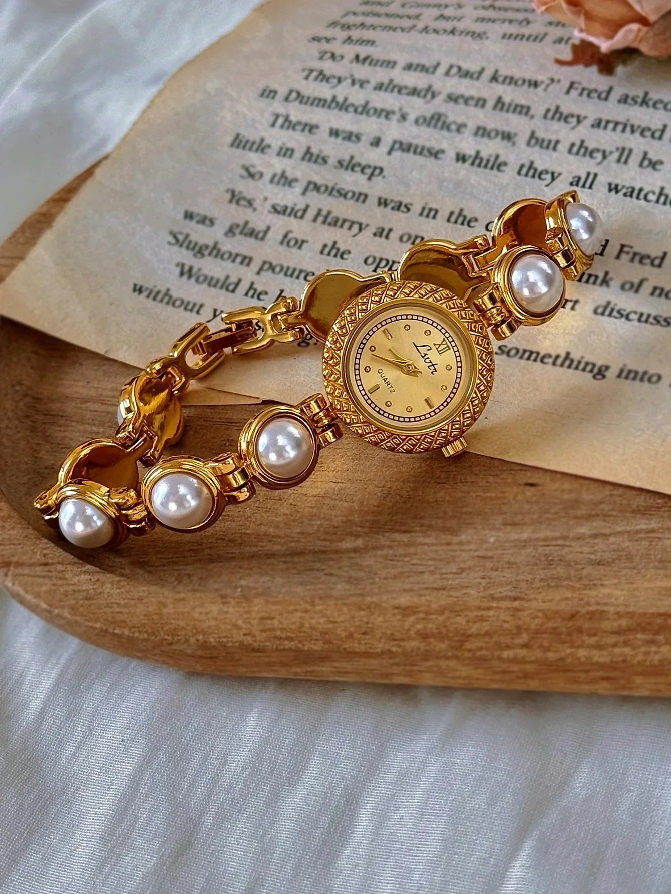 Anara Damenuhr - Elegantes goldenes Quarz-Zeitmessgerät mit Perleneinlage