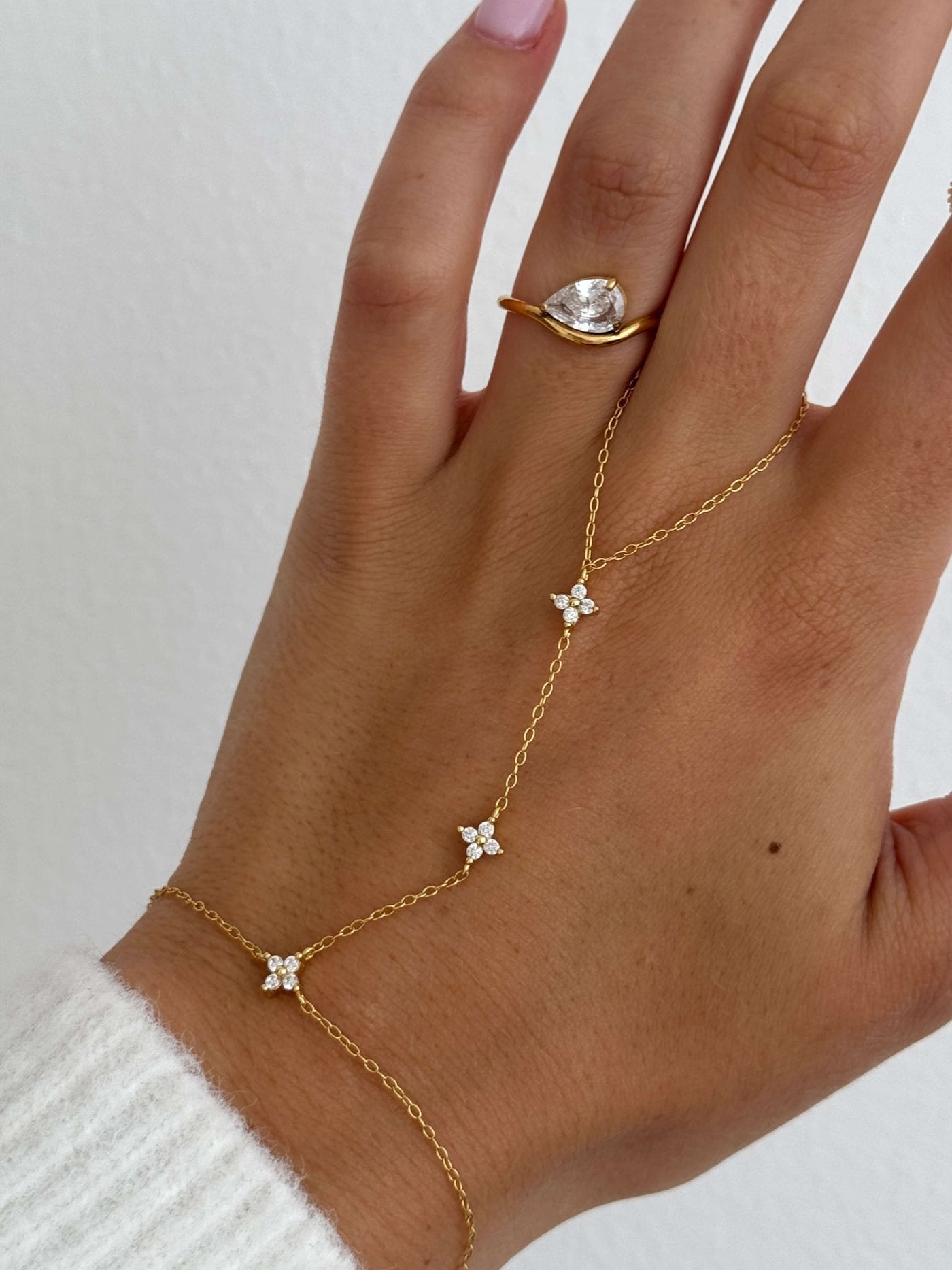 Zarina Tropfenförmiger Zirkonia Bandring